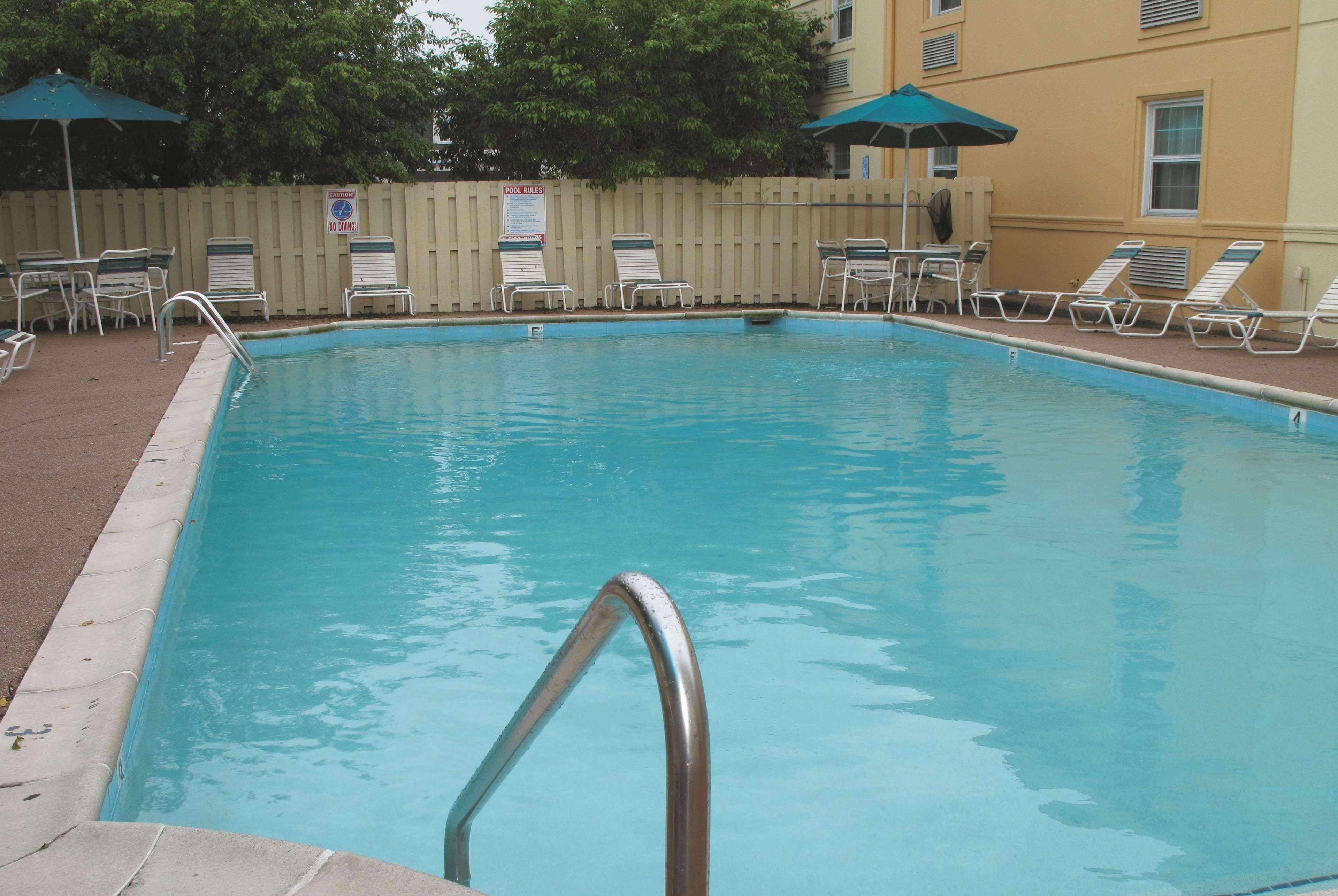 La Quinta Inn By Wyndham Indianapolis Airport Lynhurst Dış mekan fotoğraf