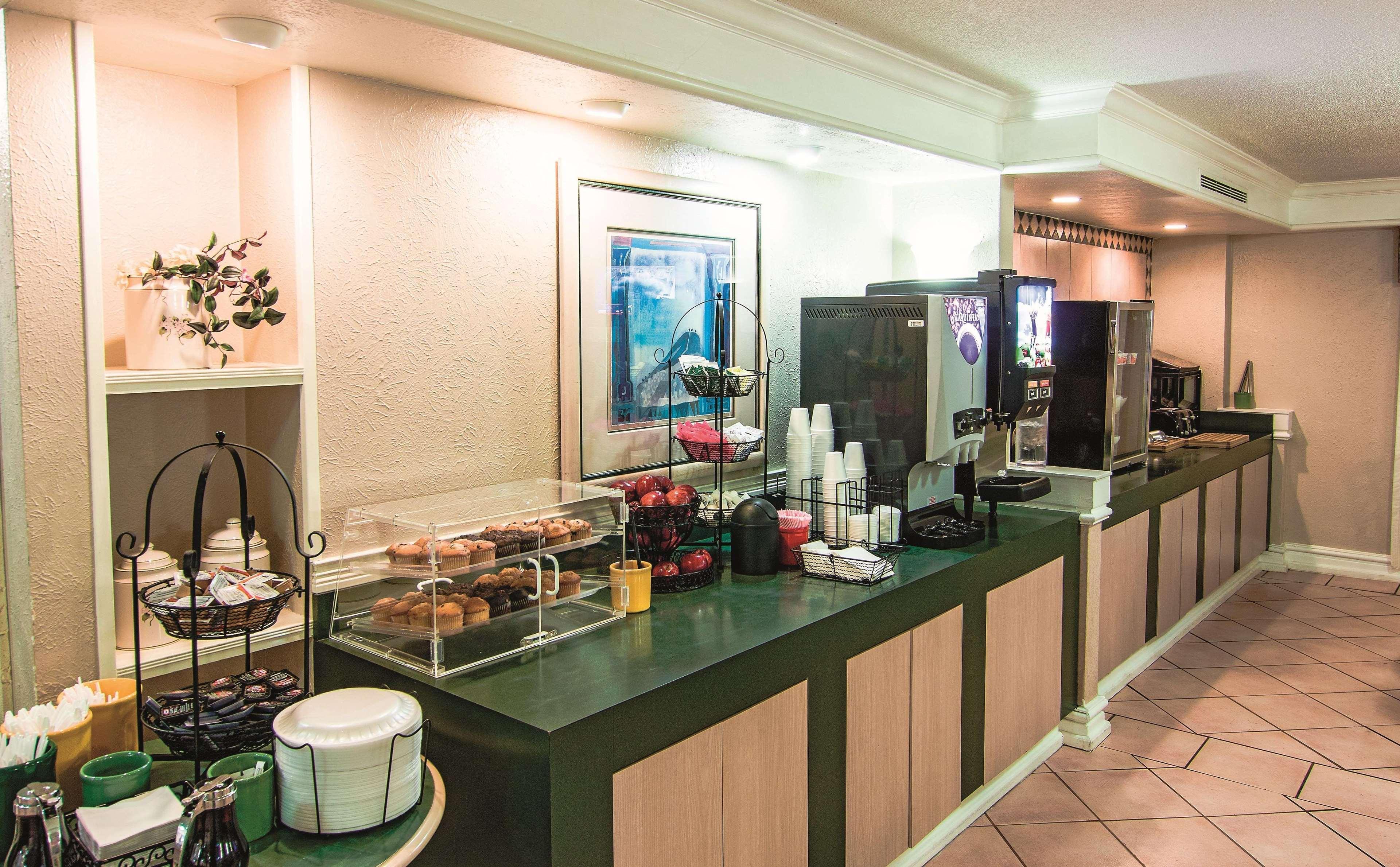 La Quinta Inn By Wyndham Indianapolis Airport Lynhurst Dış mekan fotoğraf